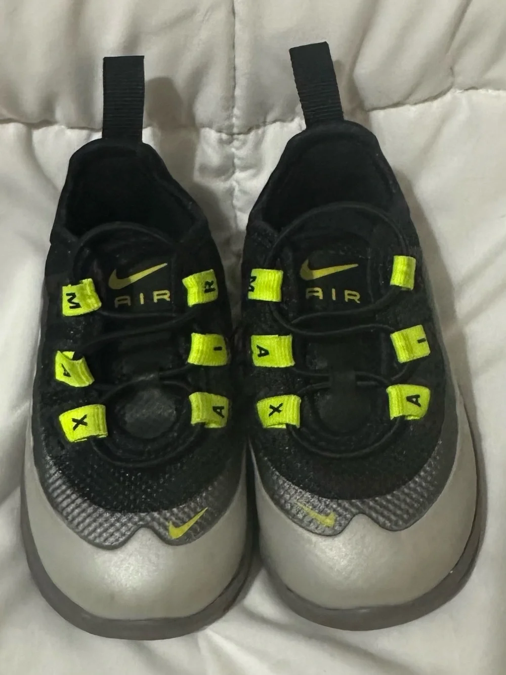 Nike Size 5C Kids Air Max Slip-On Sneakers in Black and Neon Yellow-Green